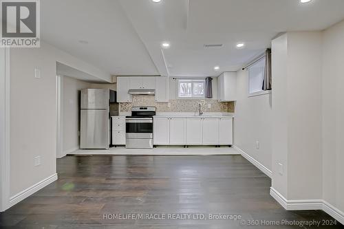 68 Droxford Avenue, Toronto, ON - Indoor Photo Showing Kitchen With Upgraded Kitchen