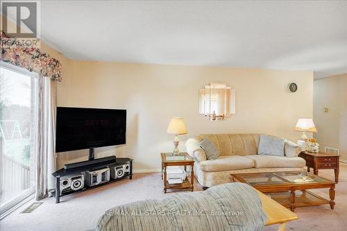 96 Riverglen Drive, Georgina, ON - Indoor Photo Showing Living Room