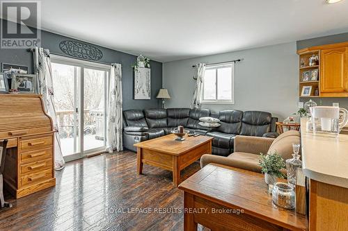 11776 Tracey Street, Malahide (Springfield), ON - Indoor Photo Showing Living Room