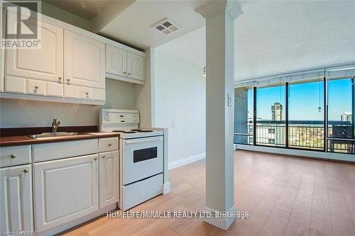 2303 - 150 Charlton Avenue E, Hamilton, ON - Indoor Photo Showing Kitchen