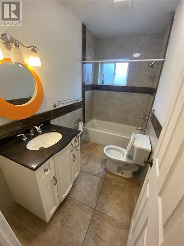 279 Mitton Street South, Sarnia, ON - Indoor Photo Showing Bathroom