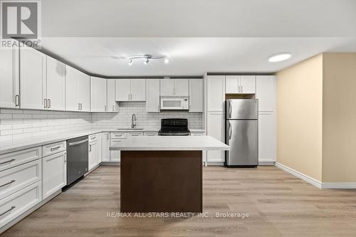 4 Smith Street, Bradford West Gwillimbury, ON - Indoor Photo Showing Kitchen