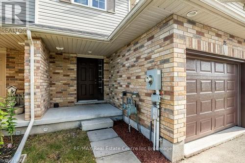 35 Clough Cres Crescent, Guelph (Pine Ridge), ON - Outdoor