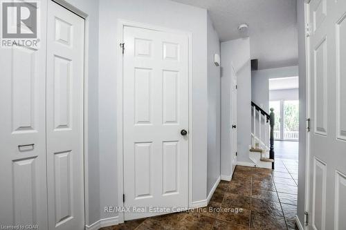 35 Clough Cres Crescent, Guelph (Pine Ridge), ON - Indoor Photo Showing Other Room