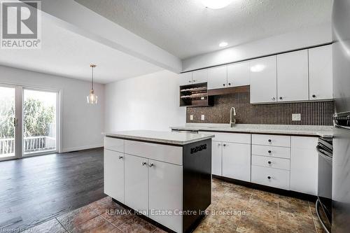 35 Clough Cres Crescent, Guelph (Pine Ridge), ON - Indoor Photo Showing Kitchen