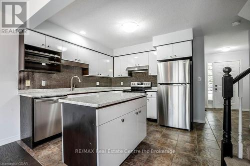 35 Clough Cres Crescent, Guelph (Pine Ridge), ON - Indoor Photo Showing Kitchen With Upgraded Kitchen