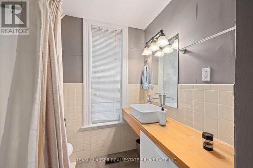 857.5 Waterloo Street, London, ON - Indoor Photo Showing Bathroom