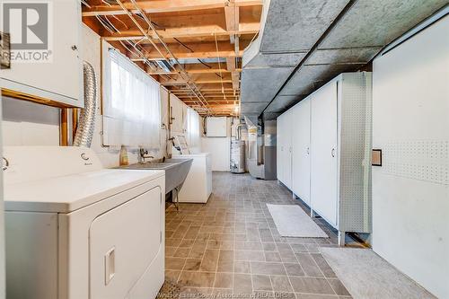 3240 St. Patrick'S Drive, Windsor, ON - Indoor Photo Showing Laundry Room