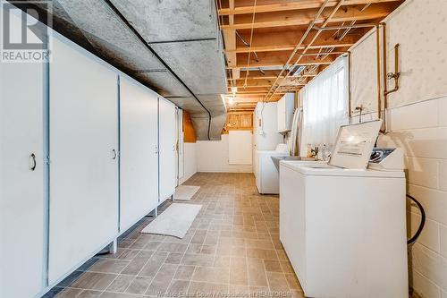 3240 St. Patrick'S Drive, Windsor, ON - Indoor Photo Showing Laundry Room