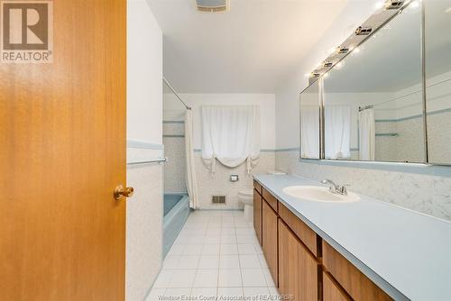 3240 St. Patrick'S Drive, Windsor, ON - Indoor Photo Showing Bathroom