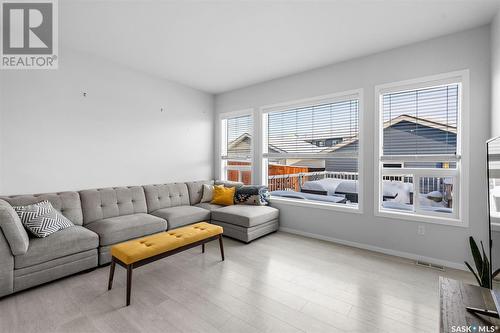 443 Secord Way, Saskatoon, SK - Indoor Photo Showing Living Room