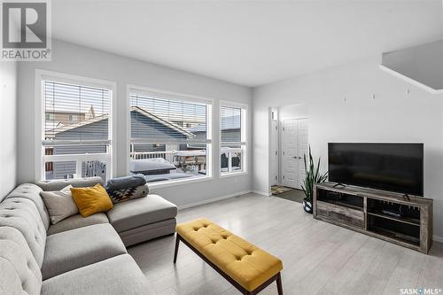 443 Secord Way, Saskatoon, SK - Indoor Photo Showing Living Room