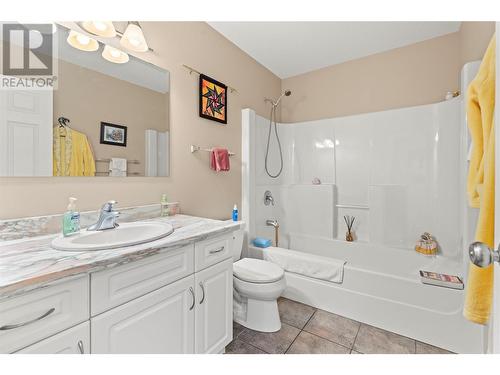 686 6 Street, Vernon, BC - Indoor Photo Showing Bathroom