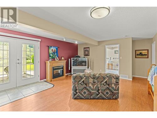 686 6 Street, Vernon, BC - Indoor With Fireplace