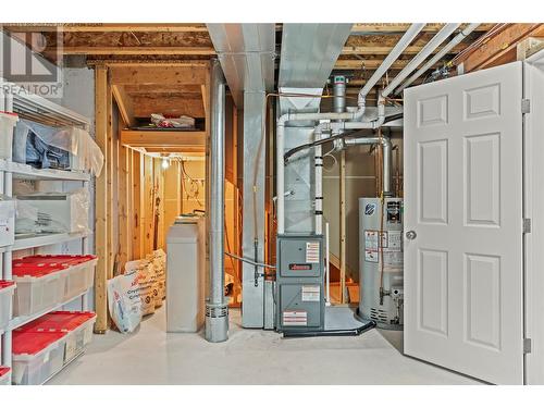 686 6 Street, Vernon, BC - Indoor Photo Showing Basement