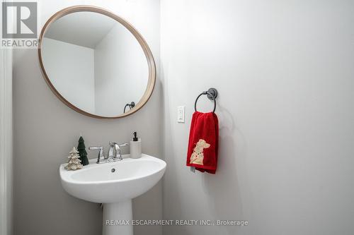 6 - 25 Viking Drive, Hamilton, ON - Indoor Photo Showing Bathroom