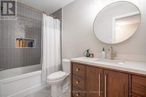 6 - 25 Viking Drive, Hamilton, ON - Indoor Photo Showing Bathroom