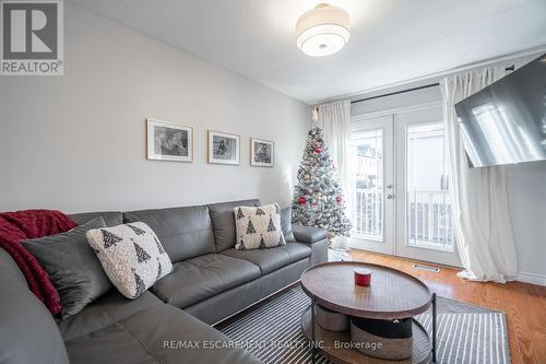 6 - 25 Viking Drive, Hamilton, ON - Indoor Photo Showing Living Room