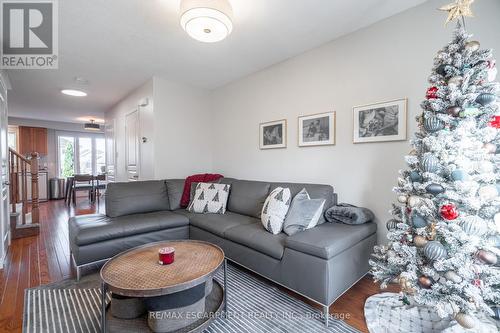 6 - 25 Viking Drive, Hamilton, ON - Indoor Photo Showing Living Room