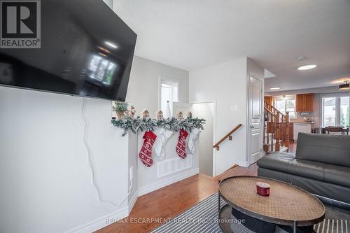 6 - 25 Viking Drive, Hamilton, ON - Indoor Photo Showing Living Room