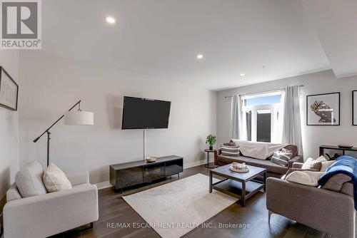 41 Corbin Street, St. Catharines, ON - Indoor Photo Showing Living Room