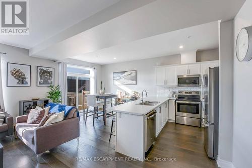 41 Corbin Street, St. Catharines, ON - Indoor Photo Showing Kitchen With Double Sink