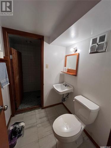 62 Britnell Crescent, Saskatoon, SK - Indoor Photo Showing Bathroom