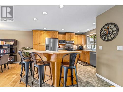 1492 Longley Crescent, Kelowna, BC - Indoor Photo Showing Kitchen