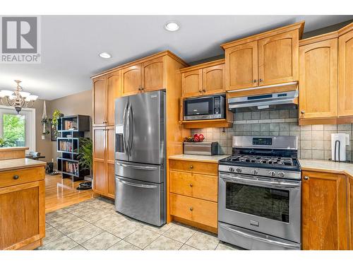 1492 Longley Crescent, Kelowna, BC - Indoor Photo Showing Kitchen