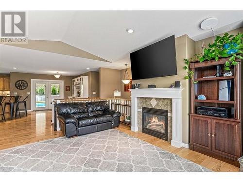 1492 Longley Crescent, Kelowna, BC - Indoor Photo Showing Living Room With Fireplace