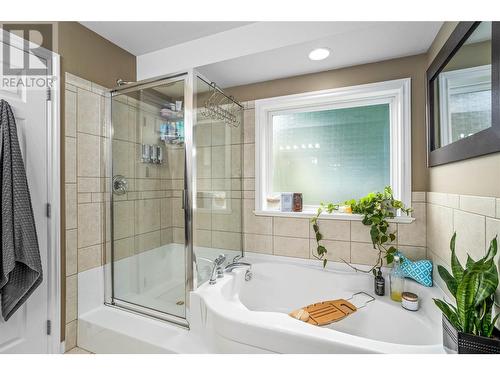 1492 Longley Crescent, Kelowna, BC - Indoor Photo Showing Bathroom