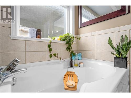 1492 Longley Crescent, Kelowna, BC - Indoor Photo Showing Bathroom