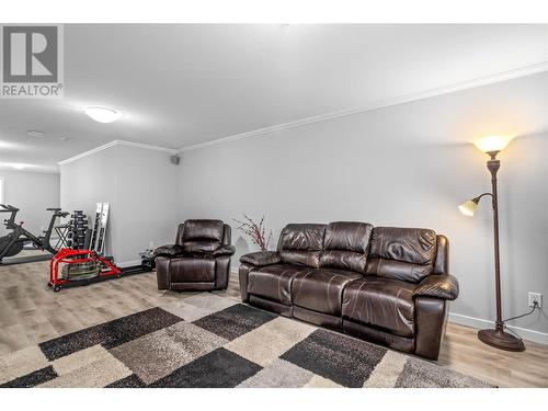 1492 Longley Crescent, Kelowna, BC - Indoor Photo Showing Living Room