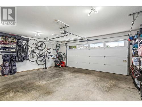 1492 Longley Crescent, Kelowna, BC - Indoor Photo Showing Garage