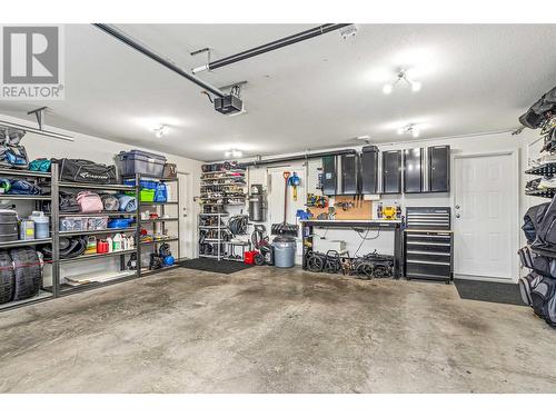 1492 Longley Crescent, Kelowna, BC - Indoor Photo Showing Garage