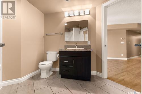 213 5303 Universal Crescent, Regina, SK - Indoor Photo Showing Bathroom