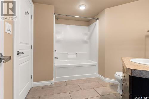 213 5303 Universal Crescent, Regina, SK - Indoor Photo Showing Bathroom