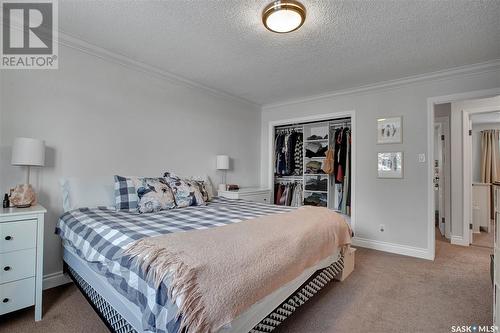 105 Kingsmere Court, Saskatoon, SK - Indoor Photo Showing Bedroom