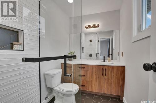 105 Kingsmere Court, Saskatoon, SK - Indoor Photo Showing Bathroom