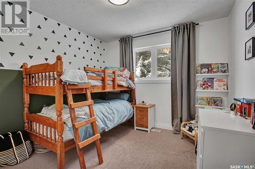 105 Kingsmere Court, Saskatoon, SK - Indoor Photo Showing Bedroom