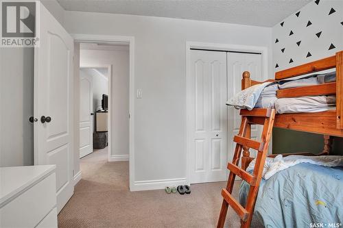 105 Kingsmere Court, Saskatoon, SK - Indoor Photo Showing Bedroom