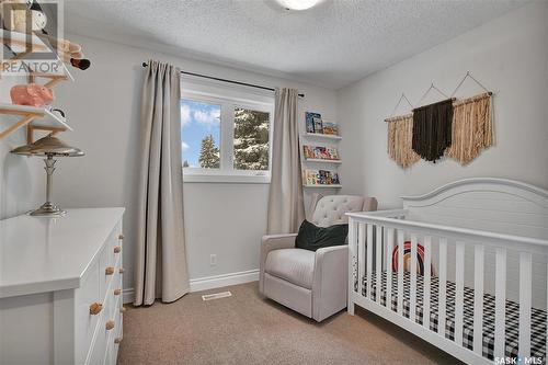 105 Kingsmere Court, Saskatoon, SK - Indoor Photo Showing Bedroom