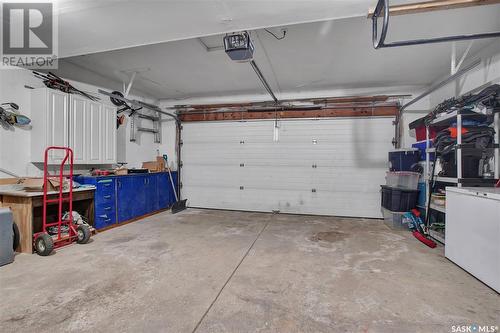 105 Kingsmere Court, Saskatoon, SK - Indoor Photo Showing Garage