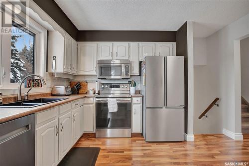 105 Kingsmere Court, Saskatoon, SK - Indoor Photo Showing Kitchen With Double Sink