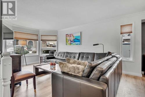 4100 Wellington Drive, Vernon, BC - Indoor Photo Showing Living Room