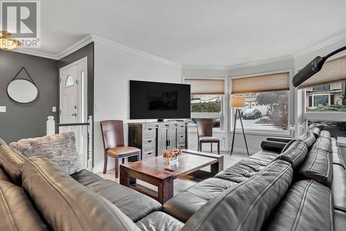 4100 Wellington Drive, Vernon, BC - Indoor Photo Showing Living Room