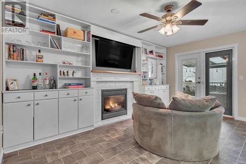 4100 Wellington Drive, Vernon, BC - Indoor Photo Showing Living Room With Fireplace