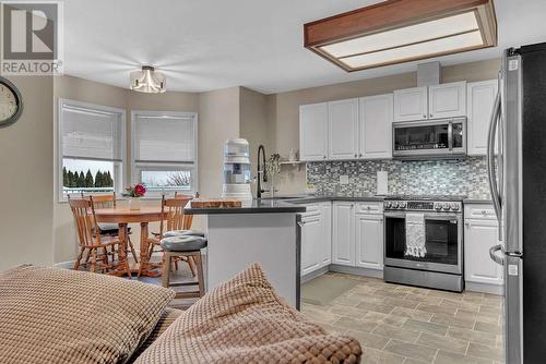 4100 Wellington Drive, Vernon, BC - Indoor Photo Showing Kitchen With Upgraded Kitchen