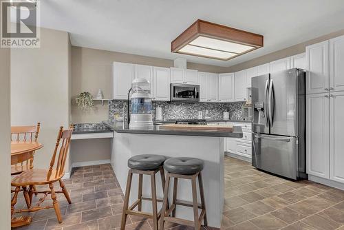 4100 Wellington Drive, Vernon, BC - Indoor Photo Showing Kitchen With Upgraded Kitchen