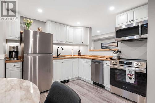 4100 Wellington Drive, Vernon, BC - Indoor Photo Showing Kitchen